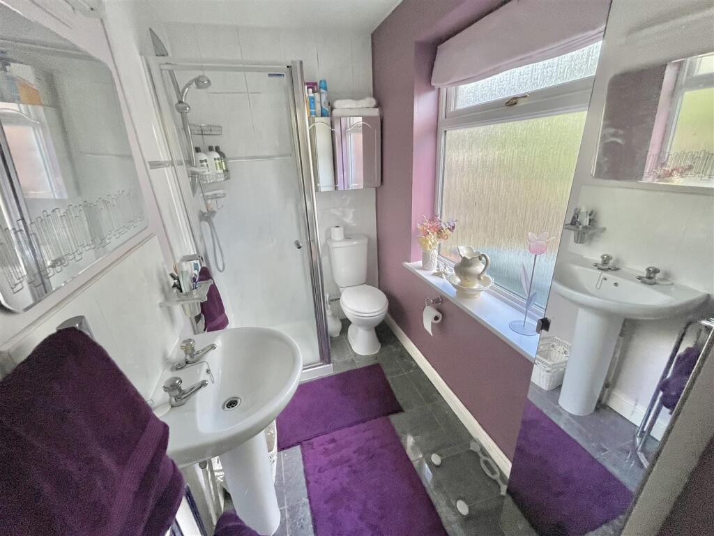 En Suite Shower Room