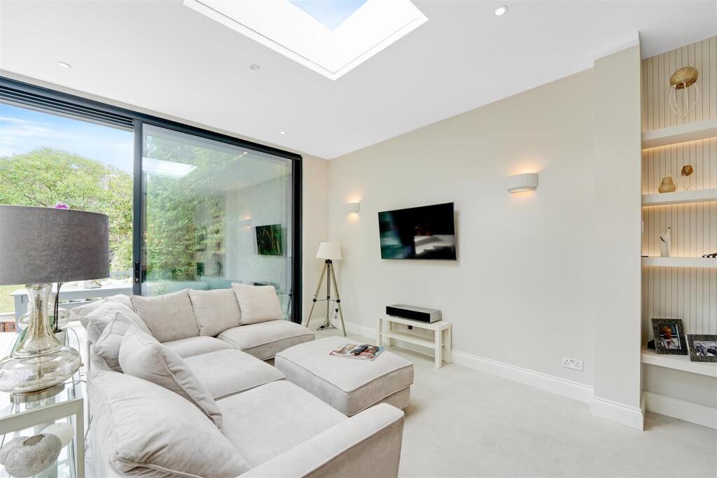 06-027a83629-AP-J2IZ6V-9 Vallis Way-16.jpg