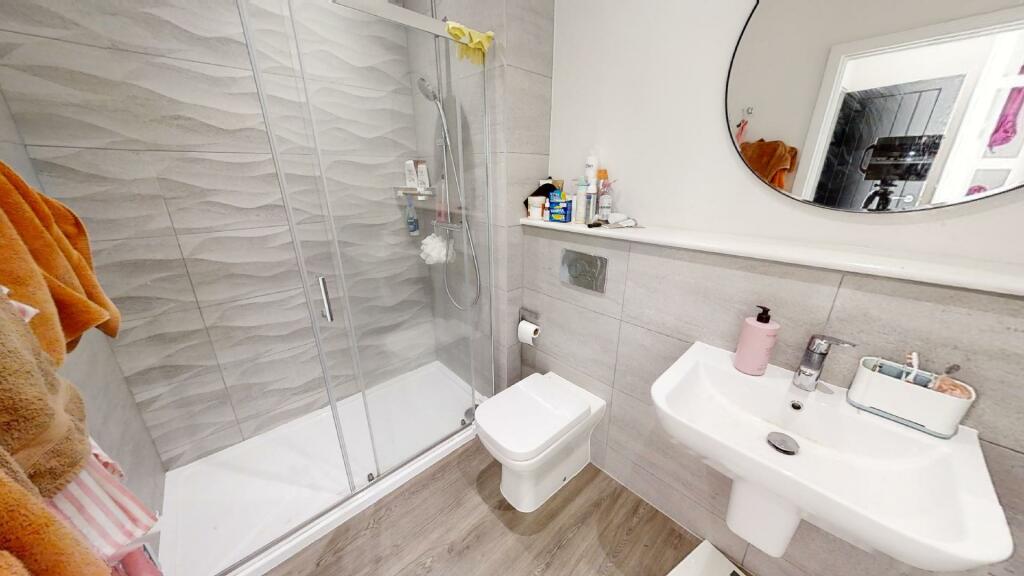 en suite to bed 2