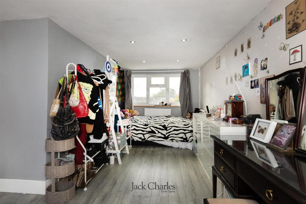 43 The Cherry Orchard, TN11 0HU 012.jpg