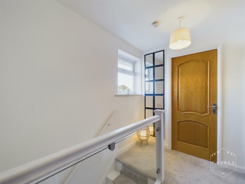 FIRST FLOOR LANDING