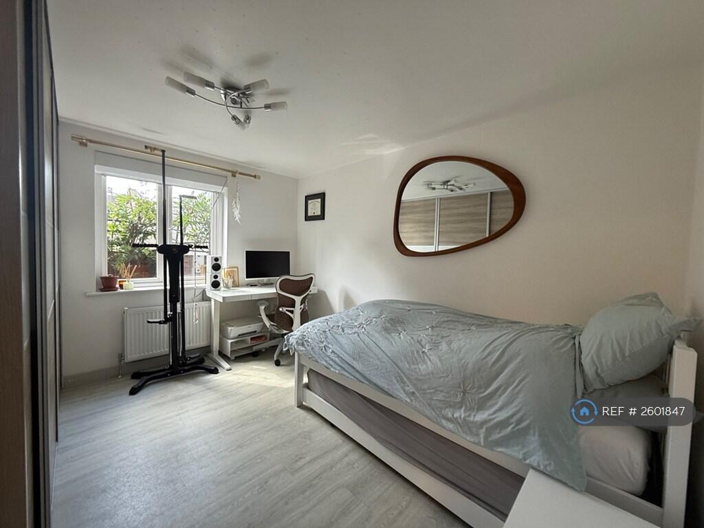 2nd Bedroom - Trundle Bed