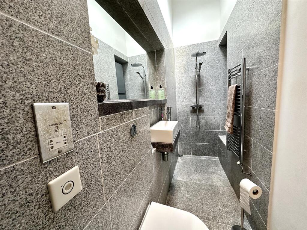 SHOWER ROOM
