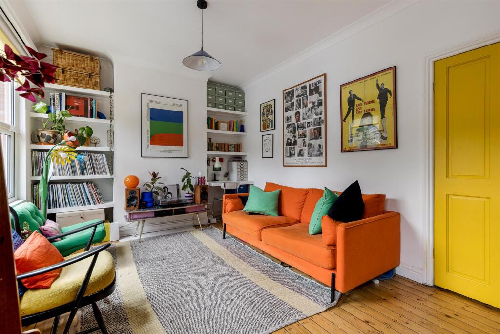 Clementina Road, E18