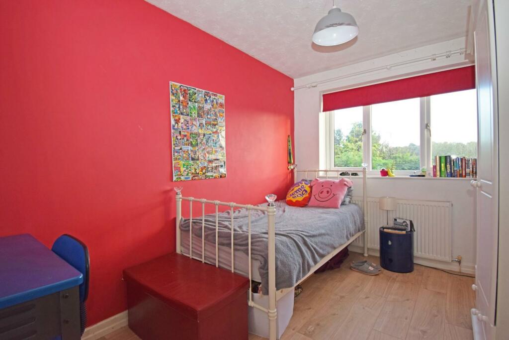 34 Meadowvale Road, bed 2.jpg