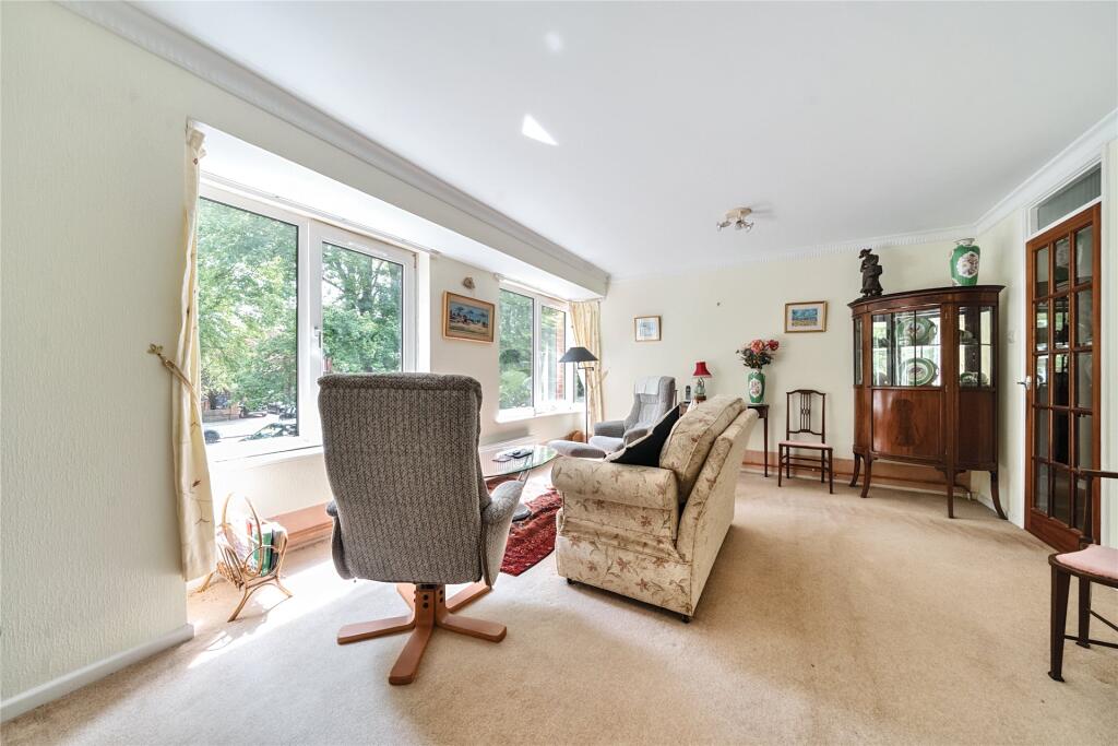 Sitting/Dining Room