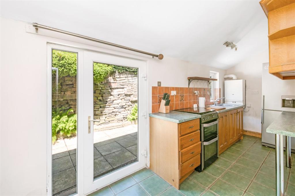 Kitchen 1.jpg