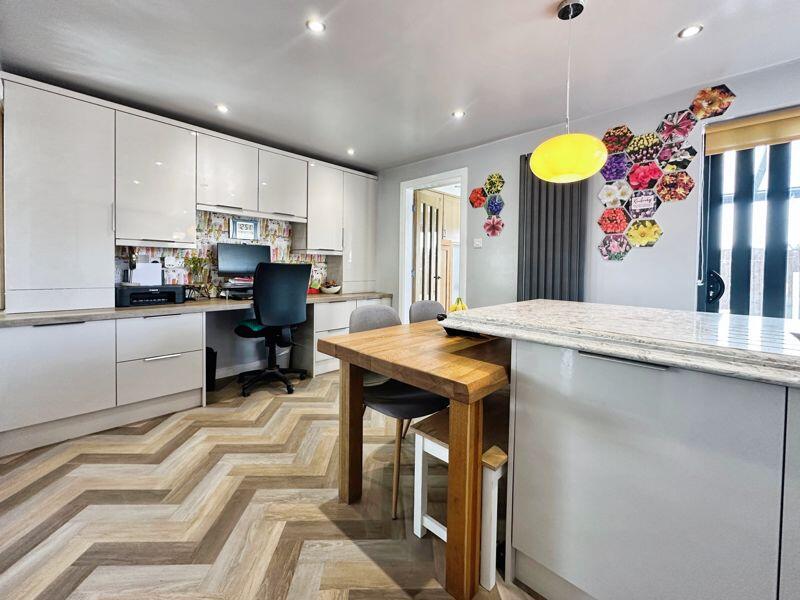 Kitchen/Diner/Office Space