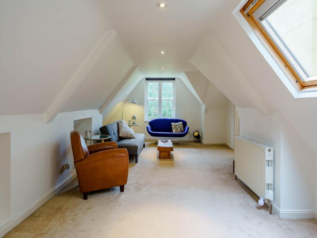 8483175-interior46