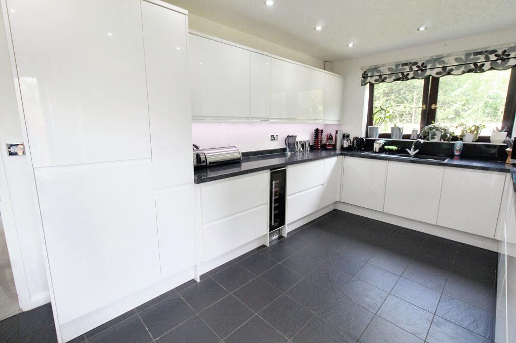 Kitchen / Breakfast Room