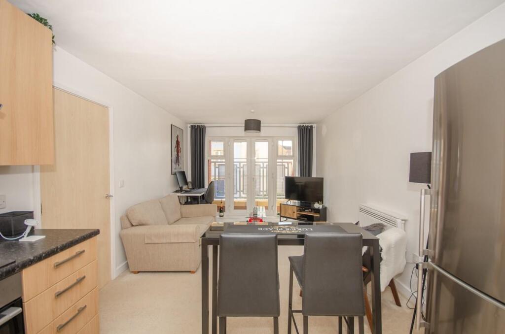 Living room pic 2.jpg