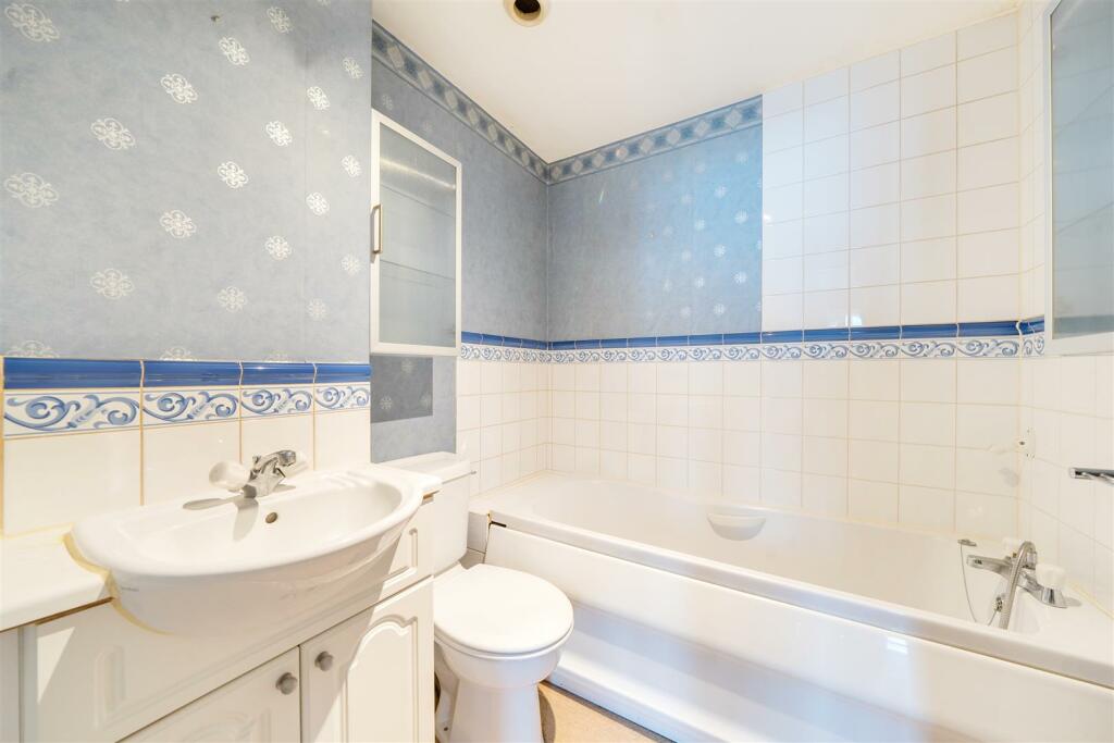 Evensyde - Bathroom.jpg