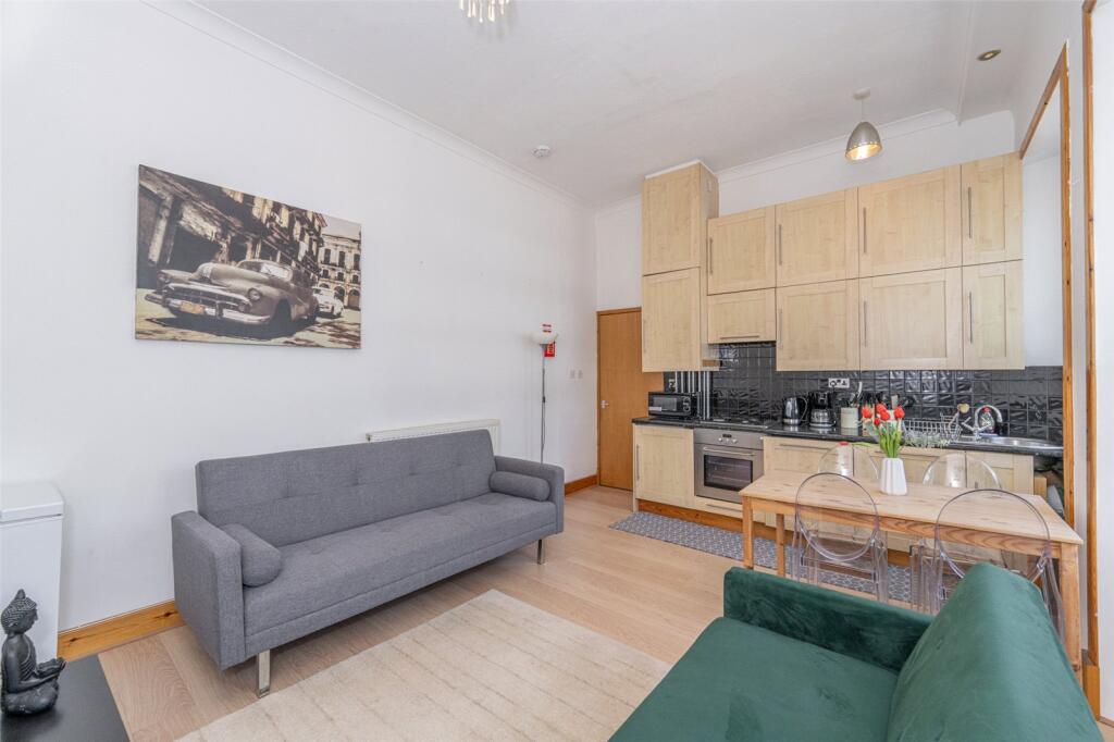 Lounge Kitchen Alt