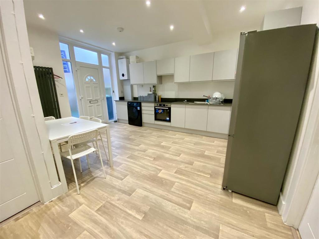 Kitchen / Dining