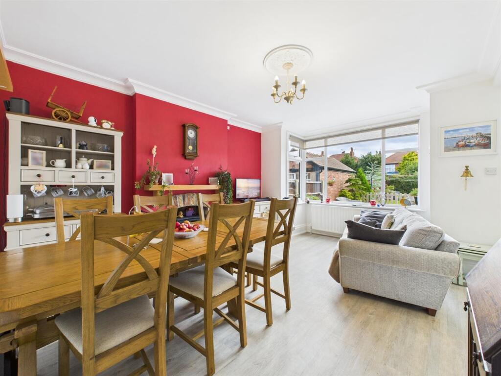Dining/sitting area: