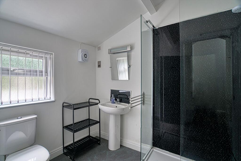 Four Communal Shower Rooms
