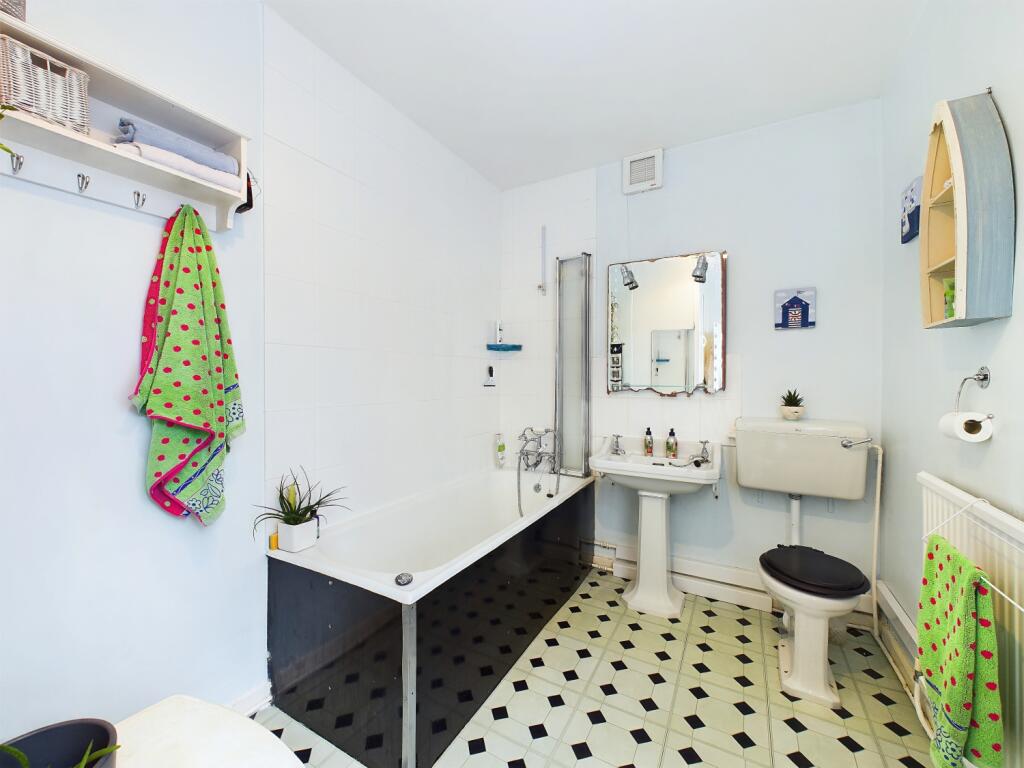 CAM03162G0-PR0187-STILL014