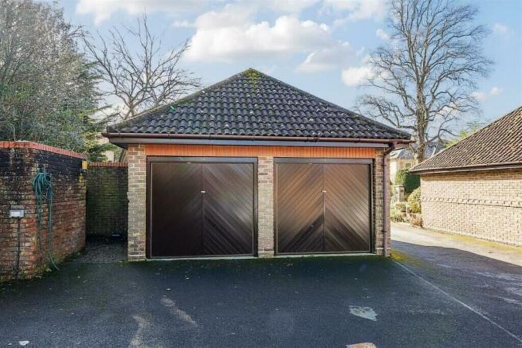 29189_33116849_IM...