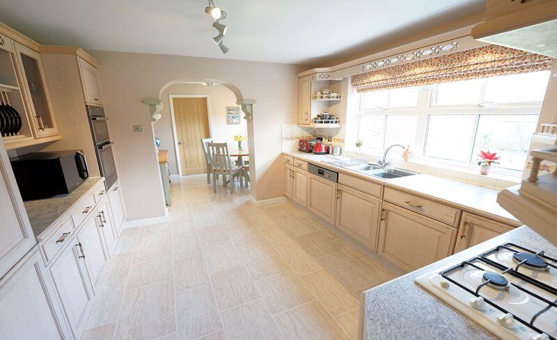 Kitchen and breakfast area