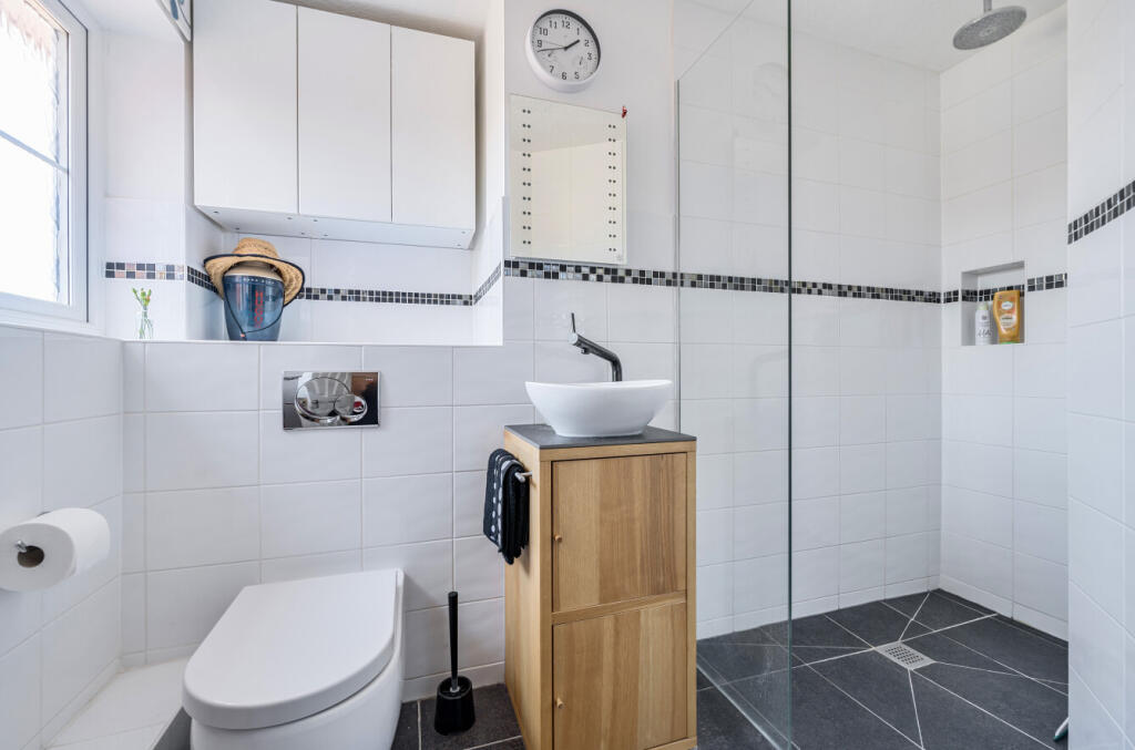 1326476-12-687a4c...