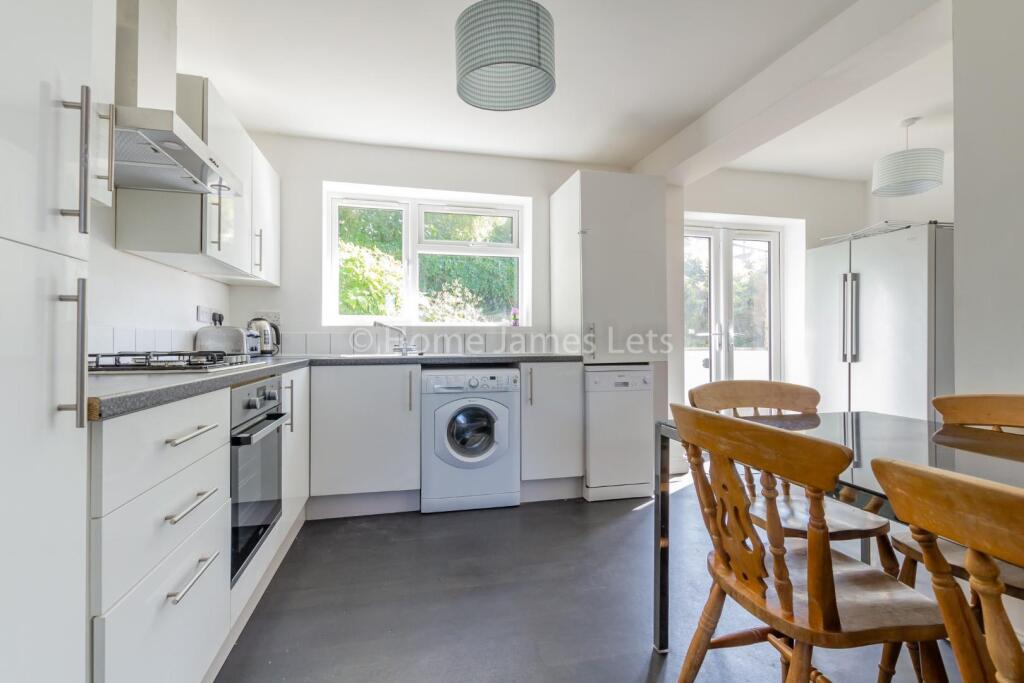 10313 Kitchen.jpg