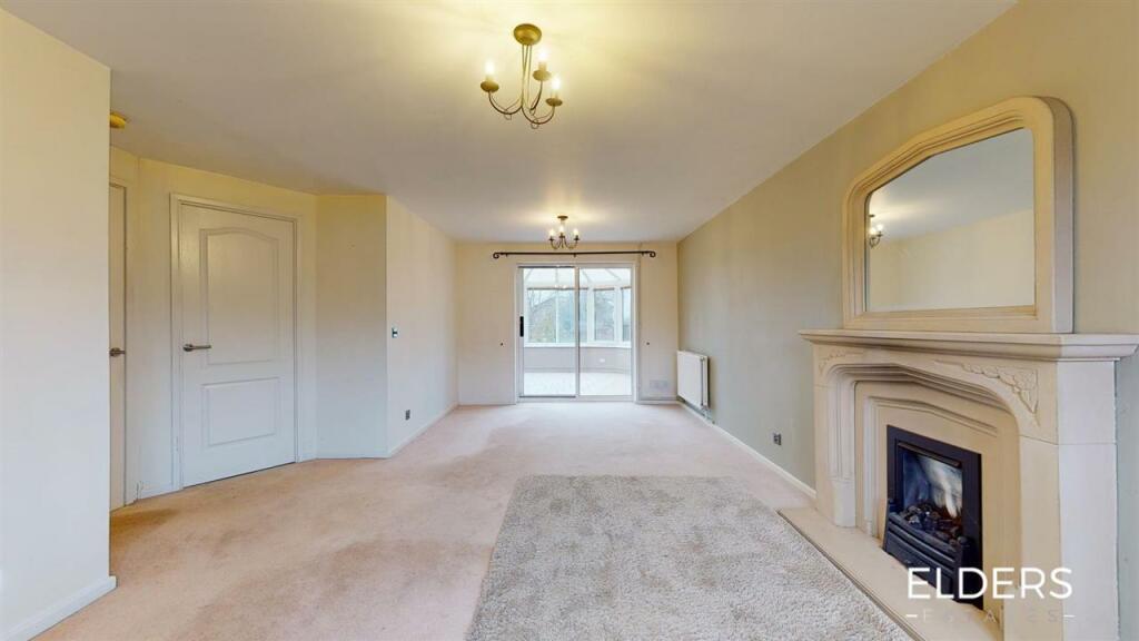 LOUNGE/DINING ROOM