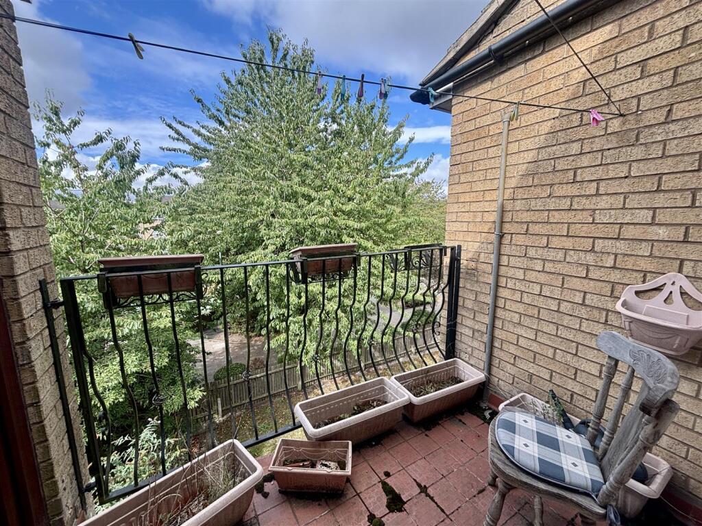 Outside Space/Balcony