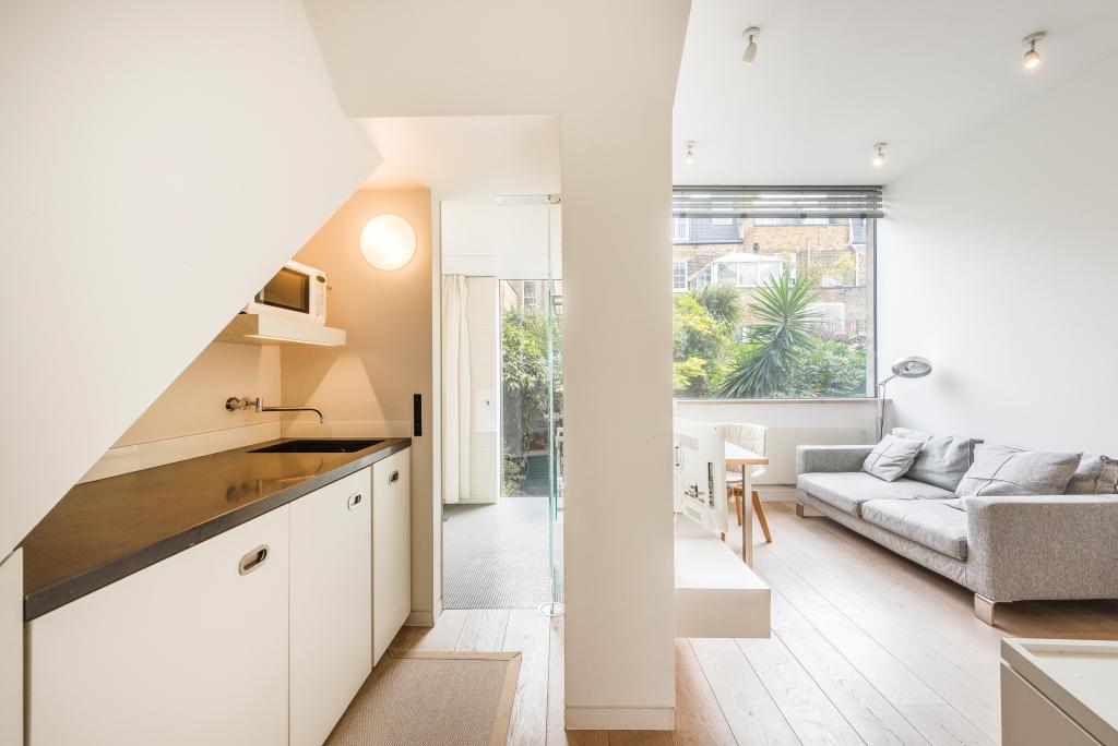 Ledbury Road 74, Stu