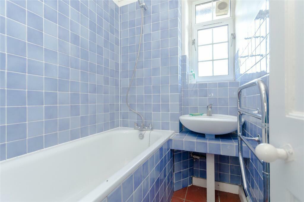 prusom bathroom.jpeg