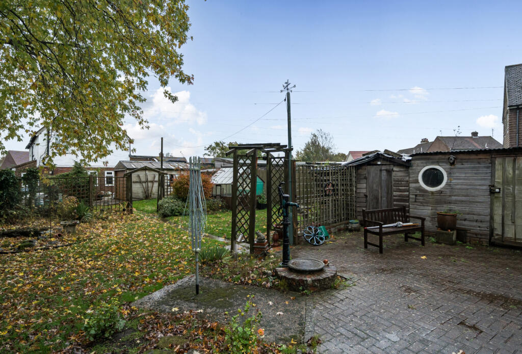 1374046-4-690235f...