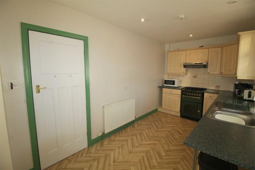 Cross Street, 36 - kitchen 2.JPG