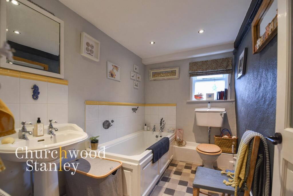 Family bathoom (1st floor)