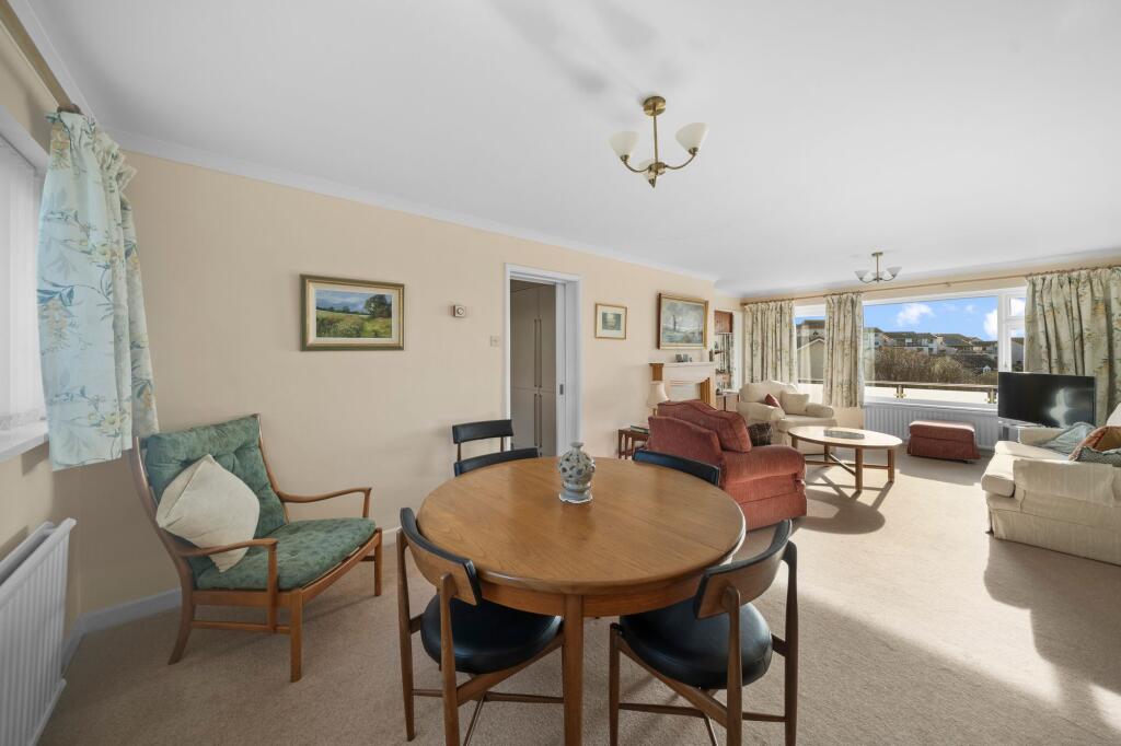 Sitting / Dinin Room