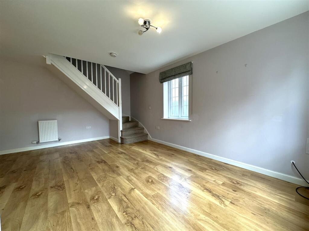 Open-Plan Living/Dining Area 595