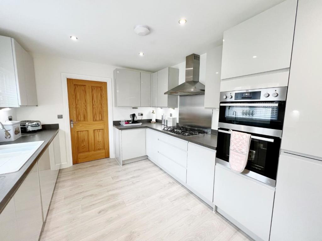 Kitchen Family Room 9.jpg