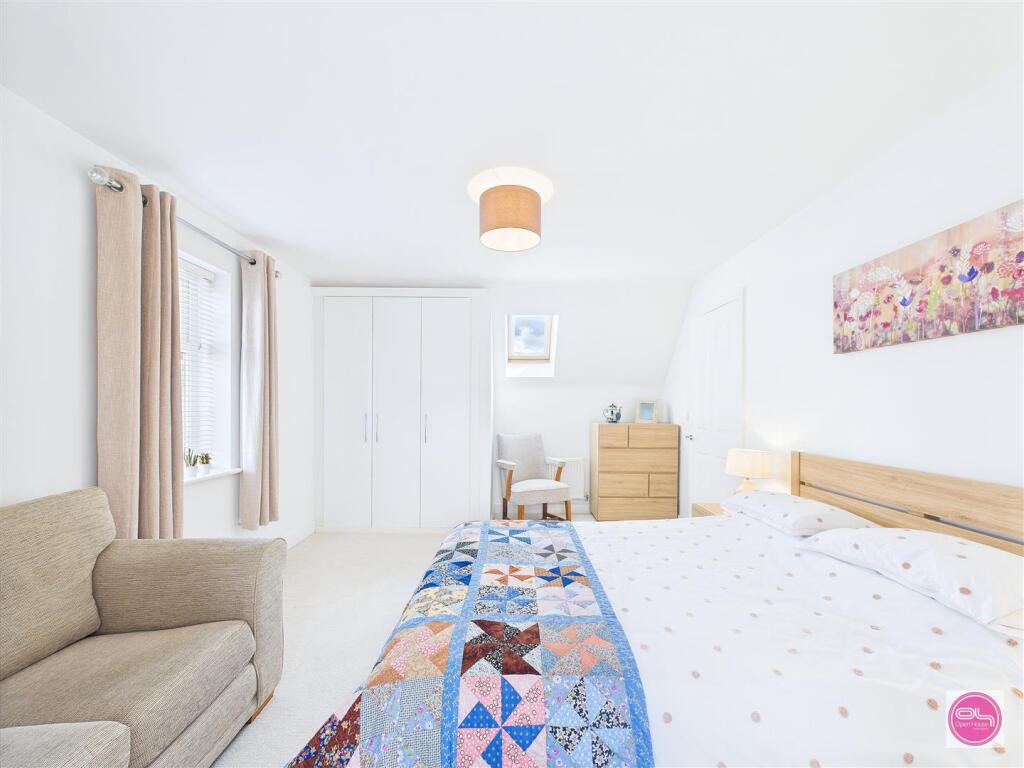 Henley Grove, Church Gresley (32).jpg