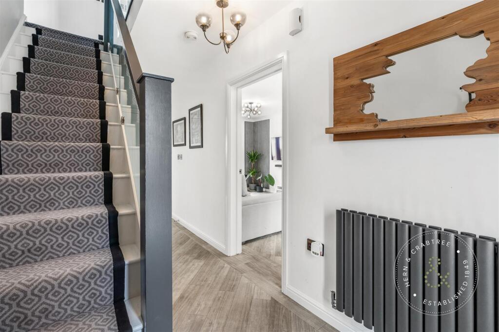 Long Heath Close, Hern Crabtree (18).jpg