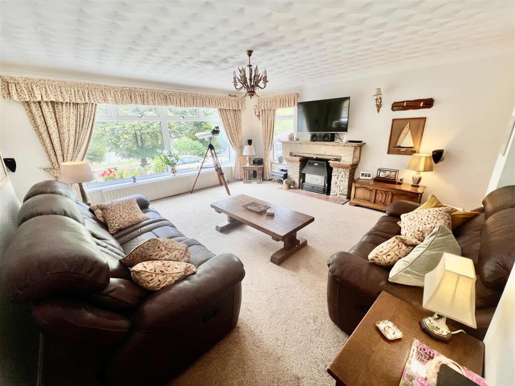 Living room 1.jpeg