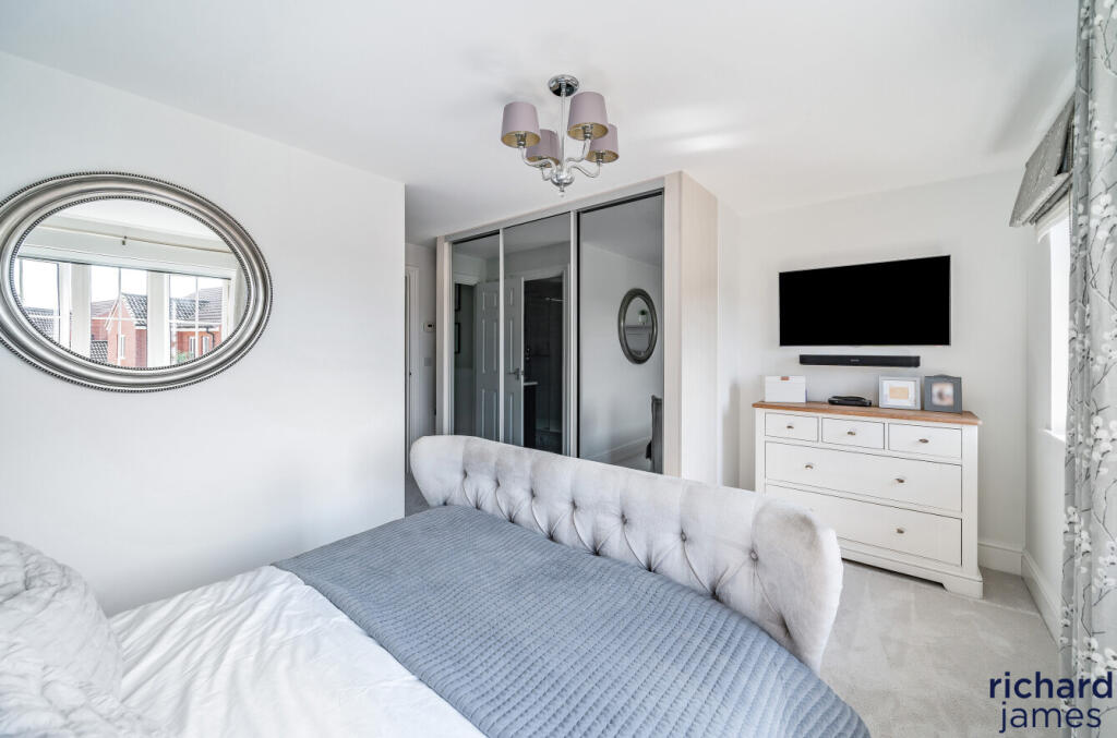 42872591-b995-4c9...