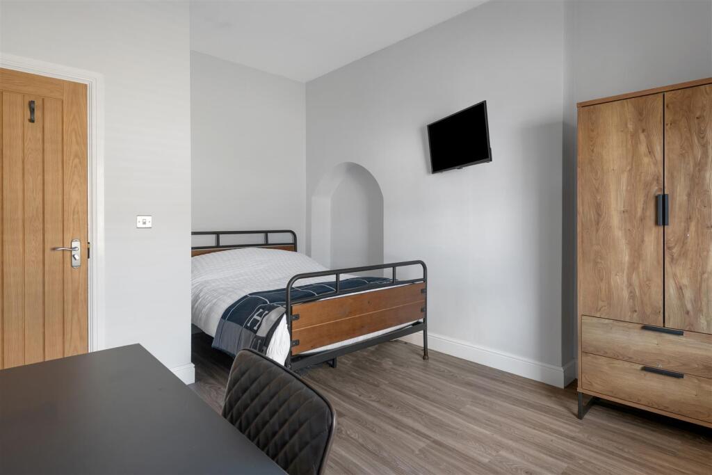 C, 11 Larkdale Rd-Hi-10.jpg