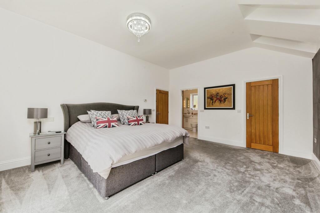 Master Bedroom with Dressing Room and En-Suite