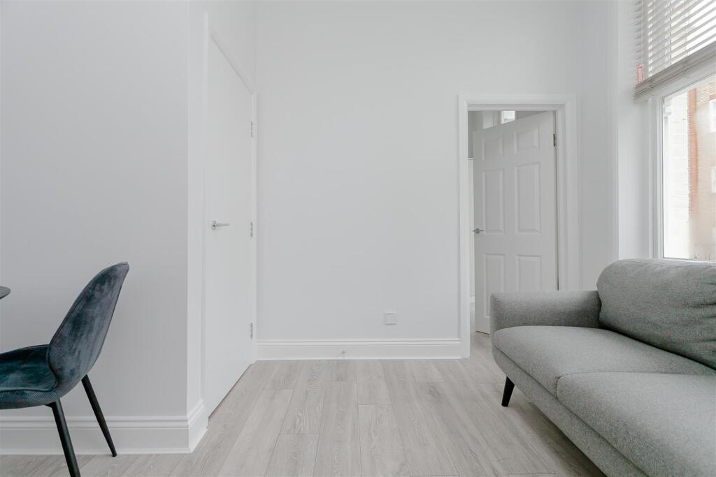 Stanwick Road (6).jpg