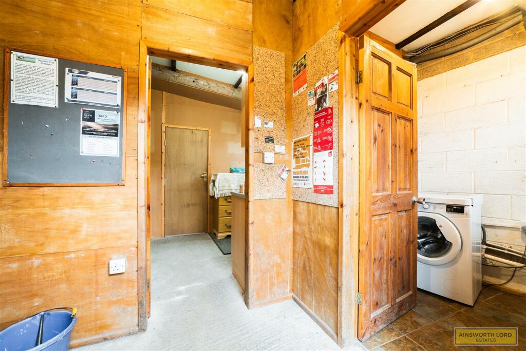 KITCHEN WC