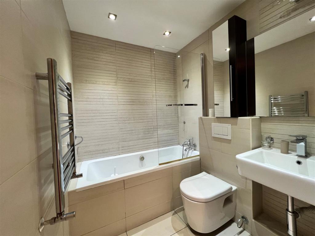 family bathroom.jpg
