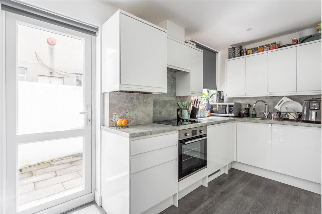 Flat 2, Wallace House-3.jpg