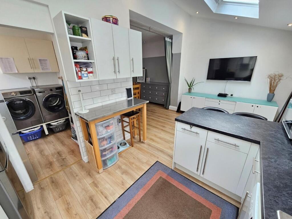 OPEN PLAN KITCHEN/BREAKFAST ROOM