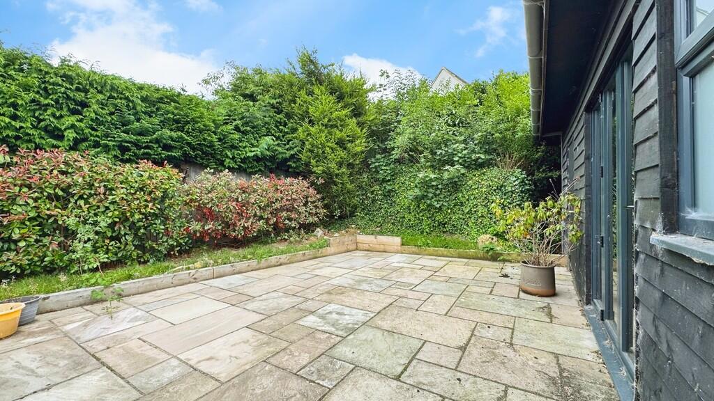 8f3742a3-2-4B42-9...