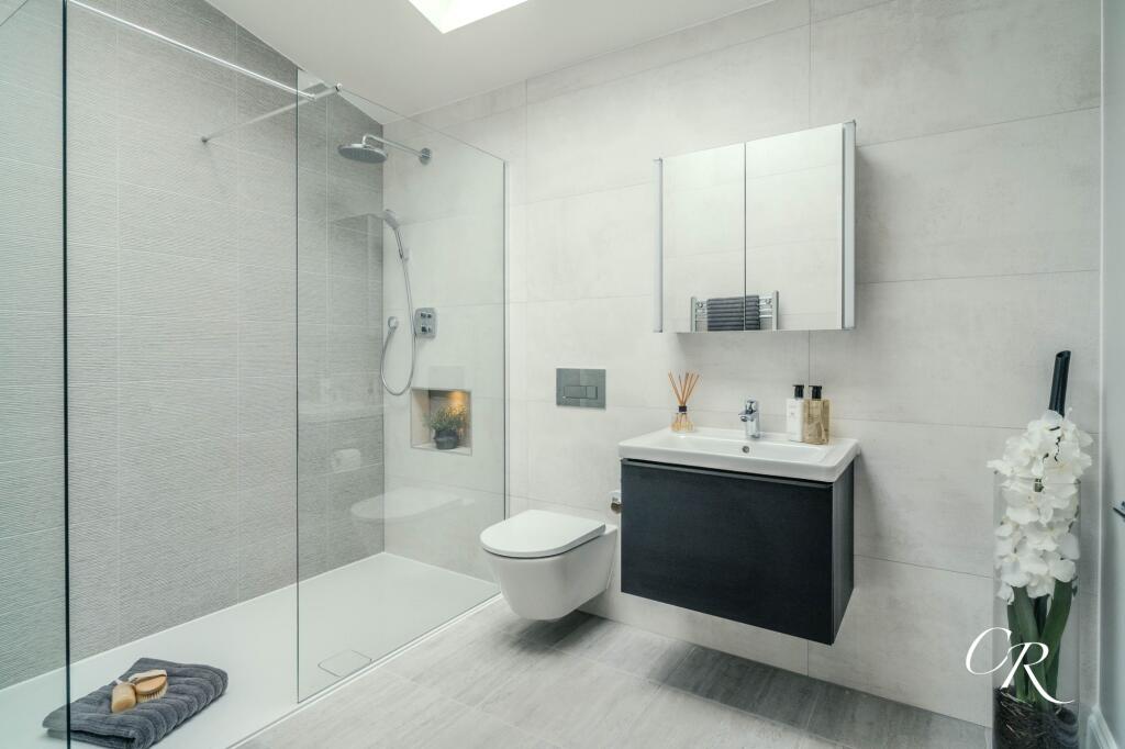 En-suite To Bedroom 1