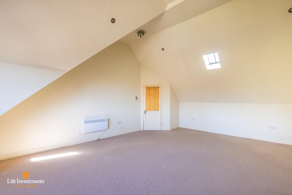 Lounge/Dining Rm.