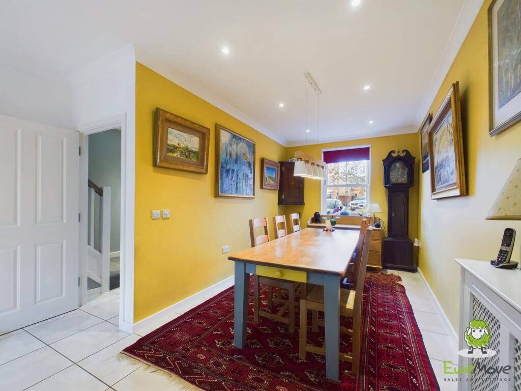 CAM03778G0-PR0142-STILL010